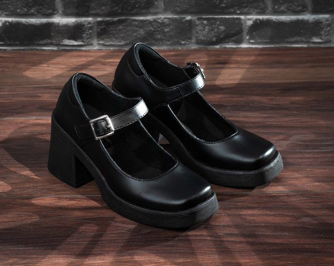 Lola Retro