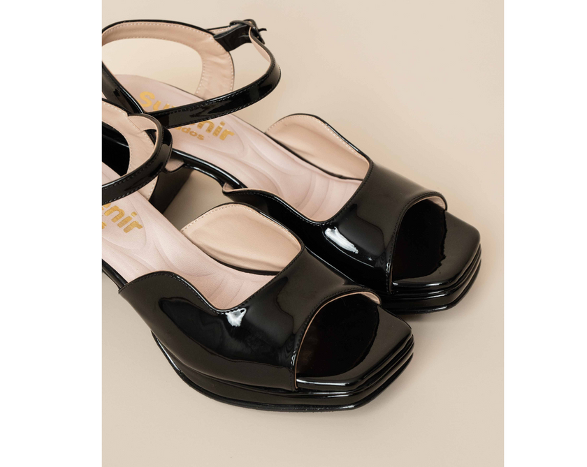 Scarlett Charol Negro