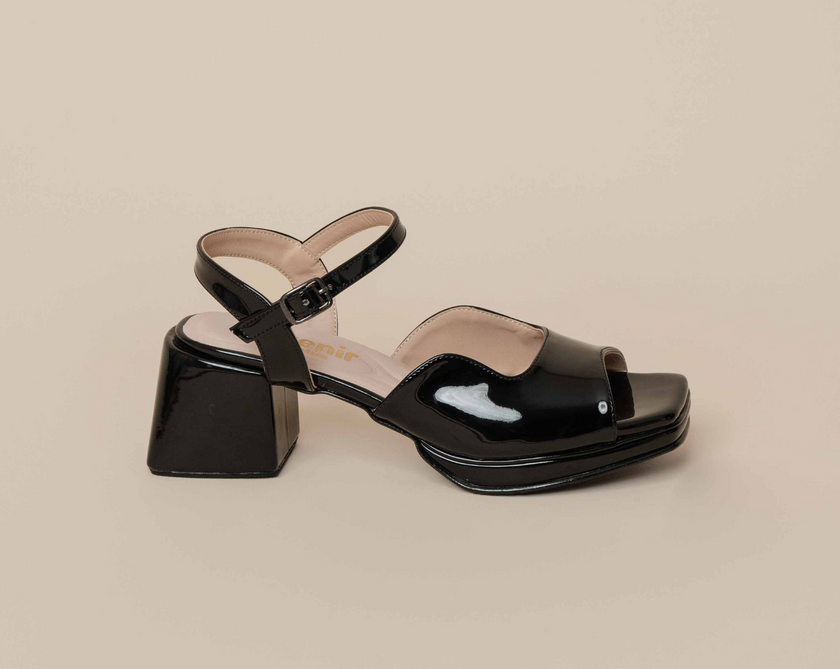 Scarlett Charol Negro