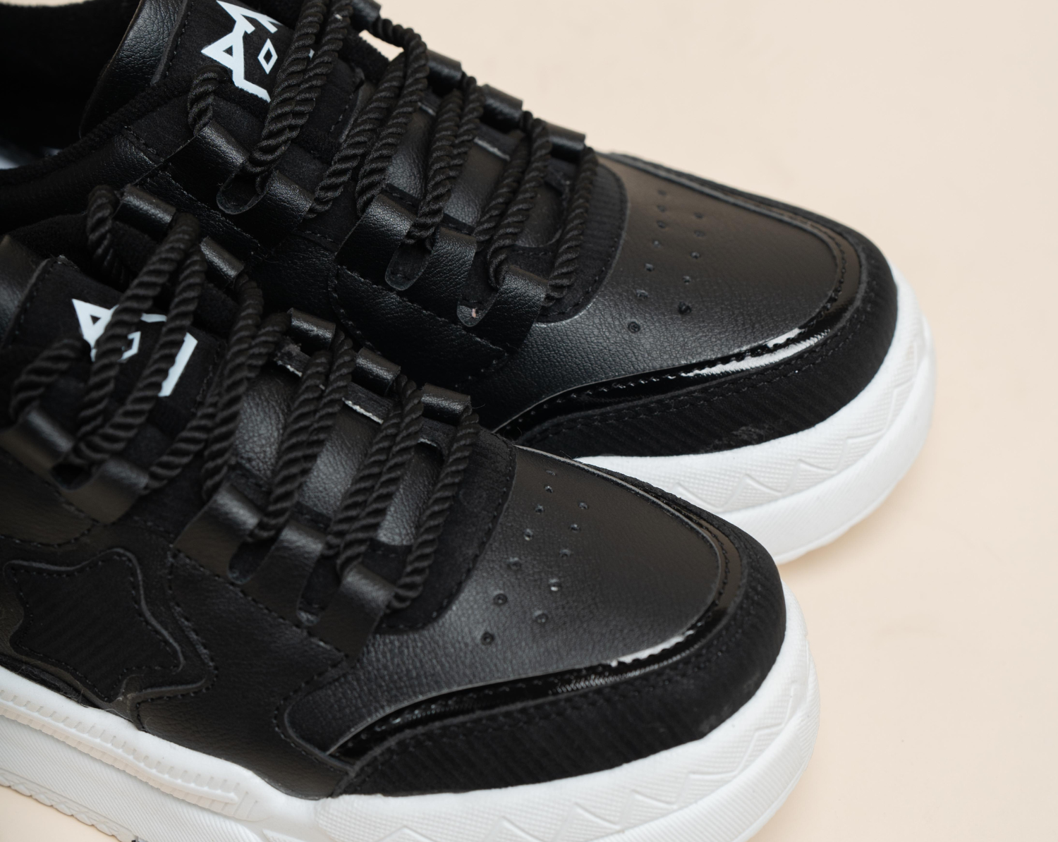 Urbanas Star Dark