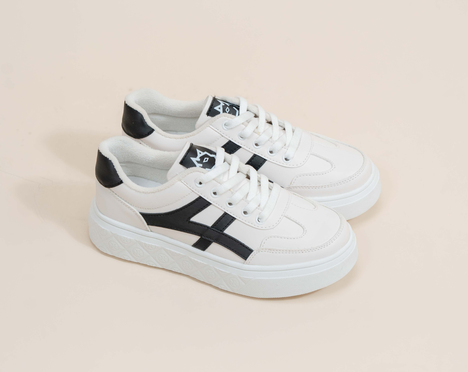 Tenis Black & White