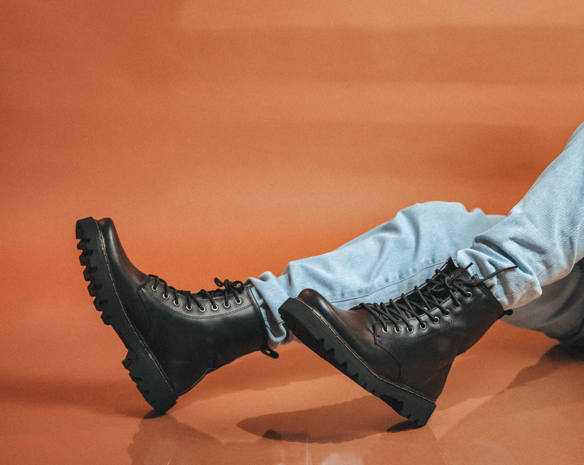 Combat Metal Black Puro Cuero Hilo Amarillo para Hombre